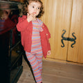 Barn iført Soft Gallery Paula leggings i Violet Tulip Stripe.